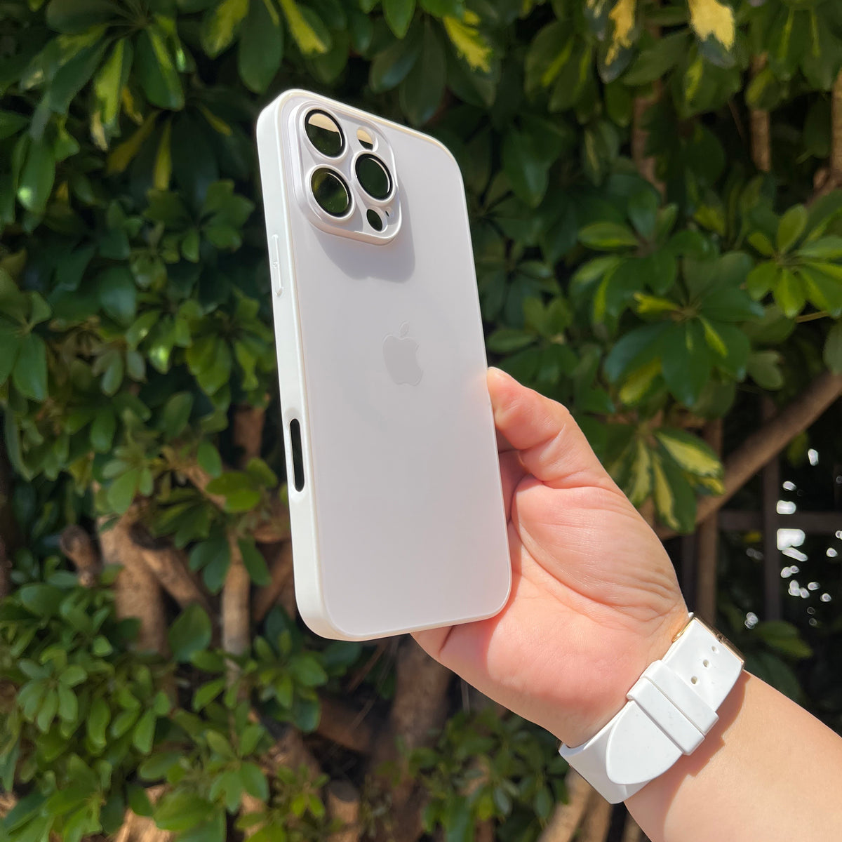 Glass Case Blanca iPhone 15ProMáx/16Pro/16ProMáx